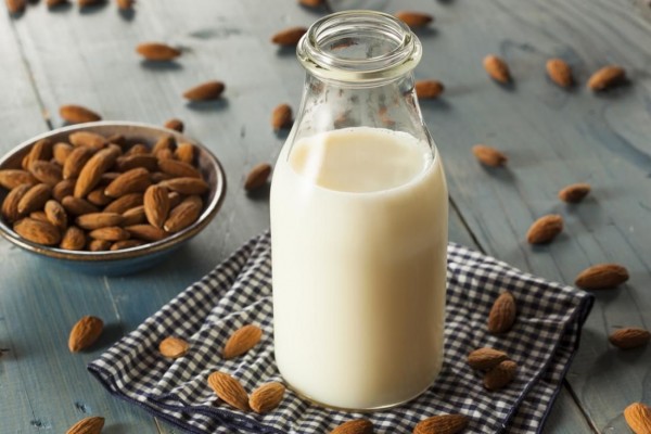 Manfaat Mengkonsumsi Susu Almond Bagi Kesehatan